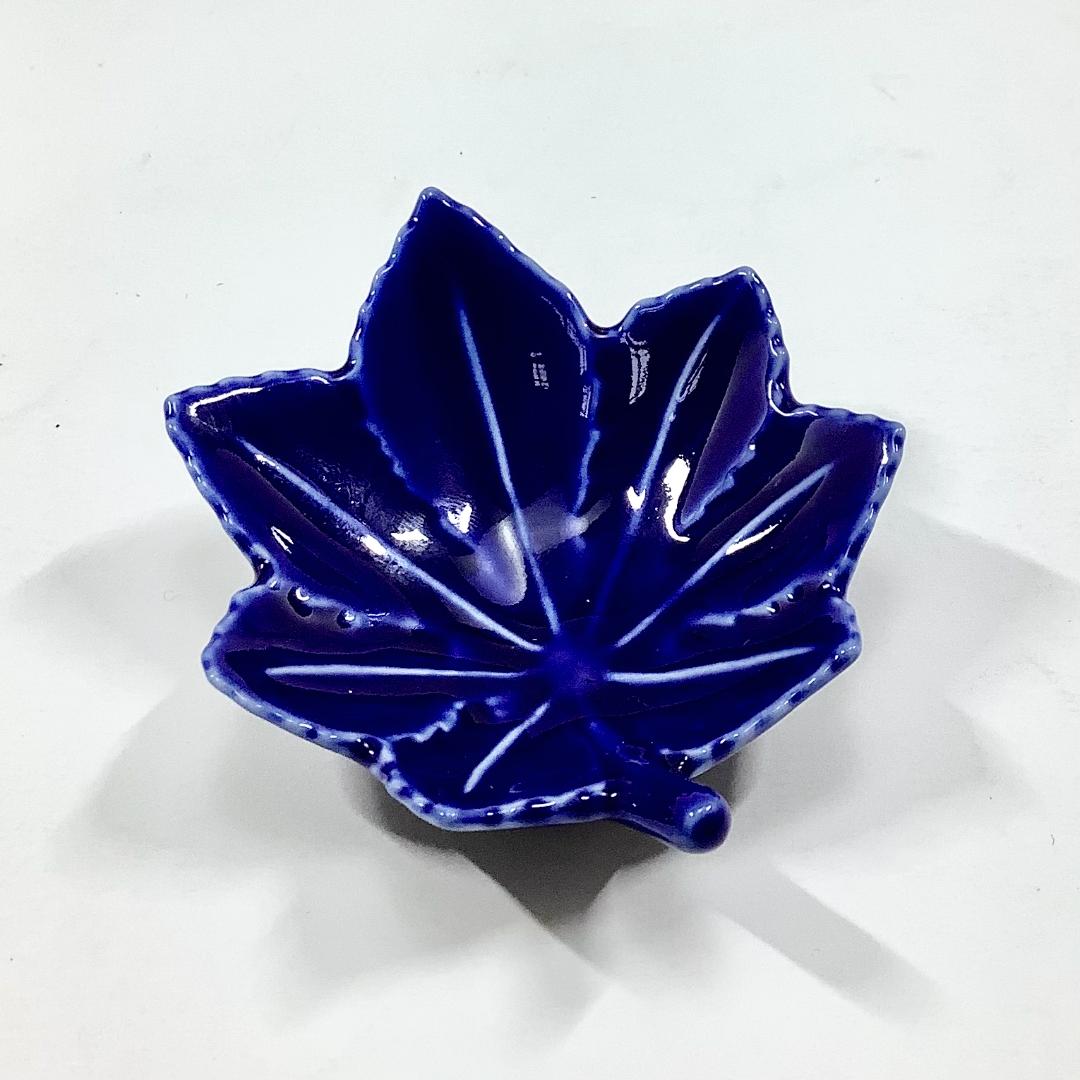 瑠璃釉紅葉形小付の画像