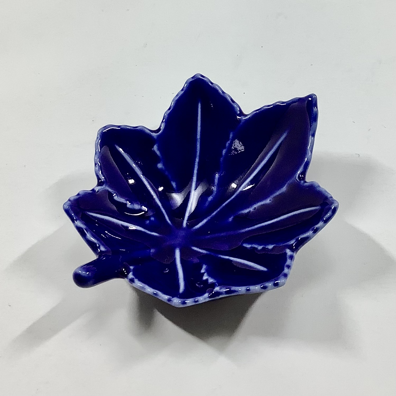 瑠璃釉紅葉形小付の画像