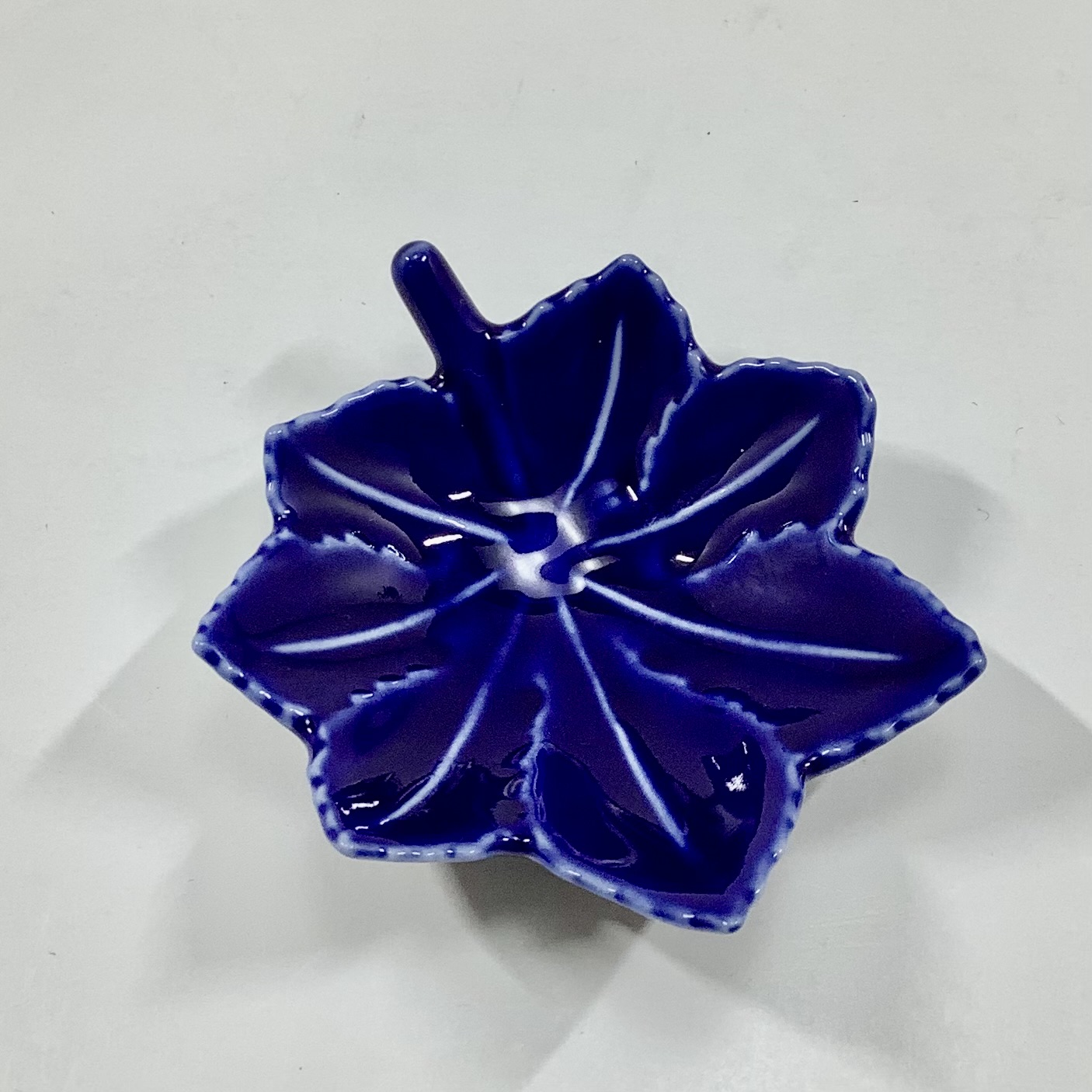 瑠璃釉紅葉形小付の画像