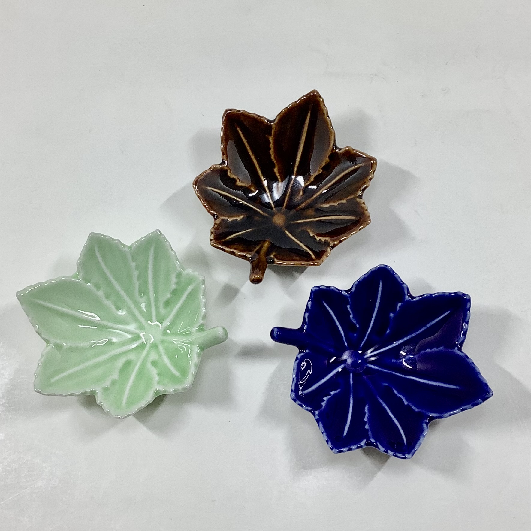 瑠璃釉紅葉形小付の画像