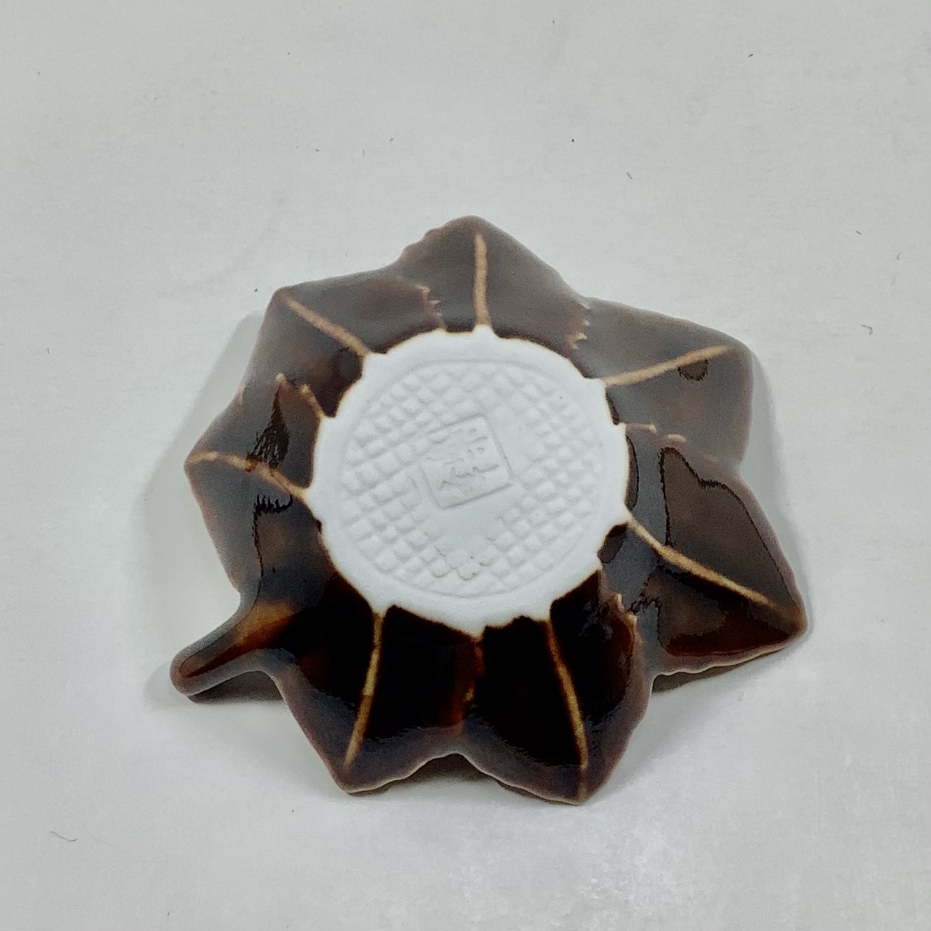 べっ甲釉紅葉形小付の画像