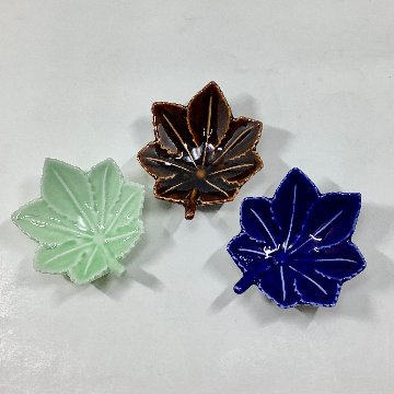 べっ甲釉紅葉形小付の画像