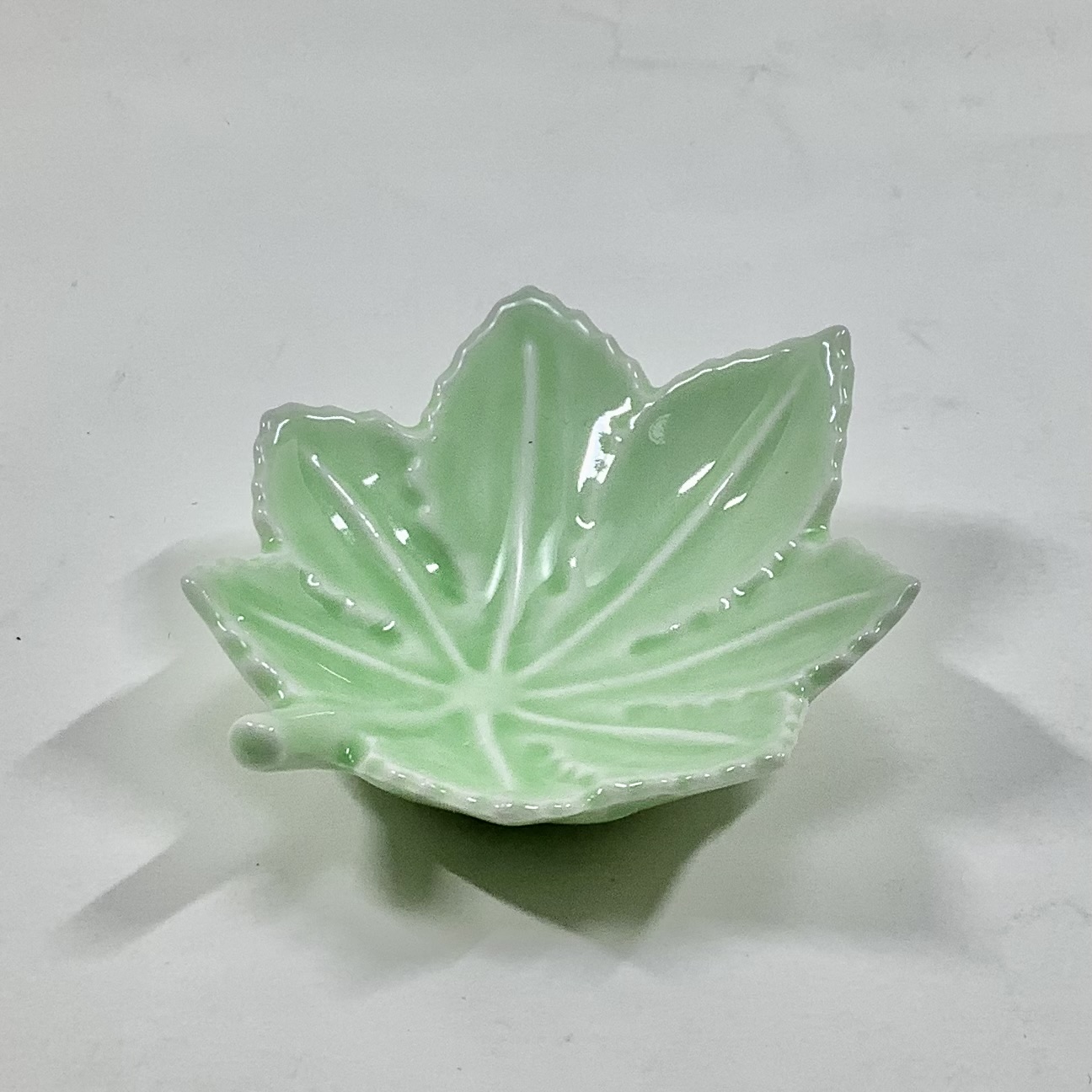 淡緑釉紅葉形小付の画像