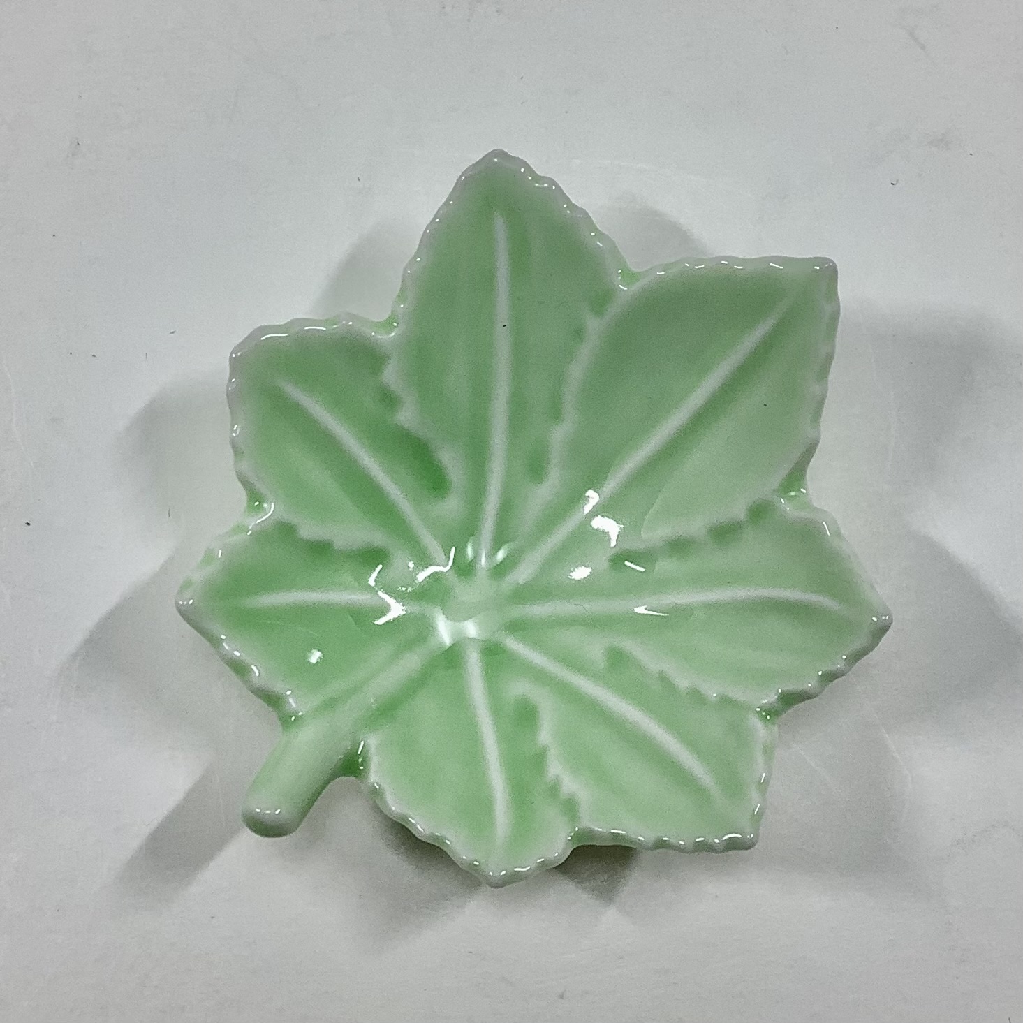 淡緑釉紅葉形小付の画像