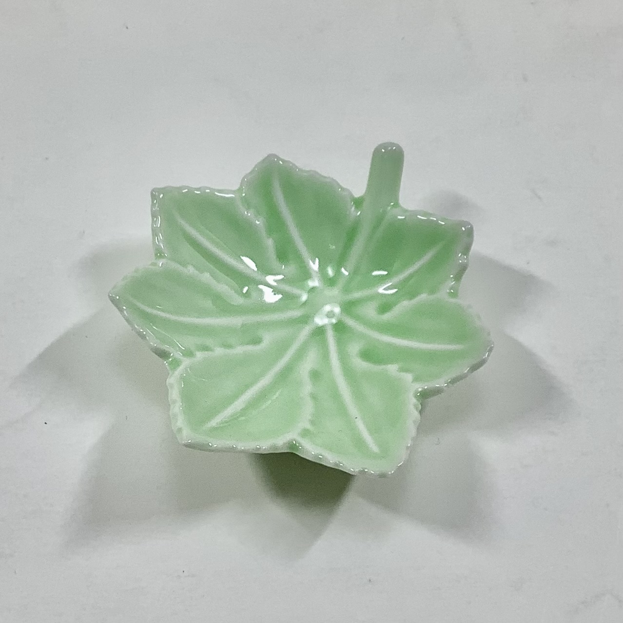 淡緑釉紅葉形小付の画像