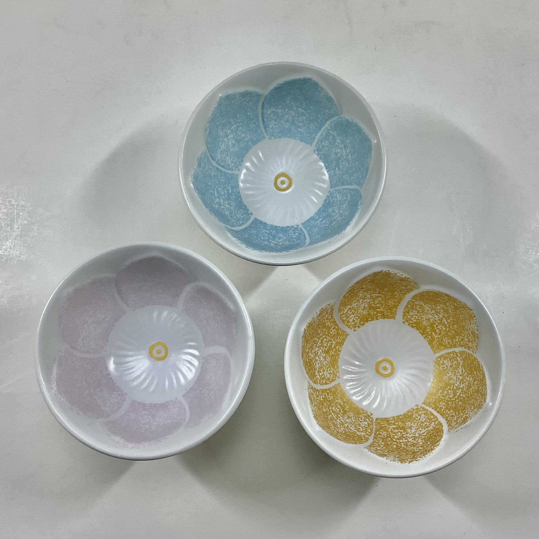 錦薄紅花彫高台小付　8㎝の画像