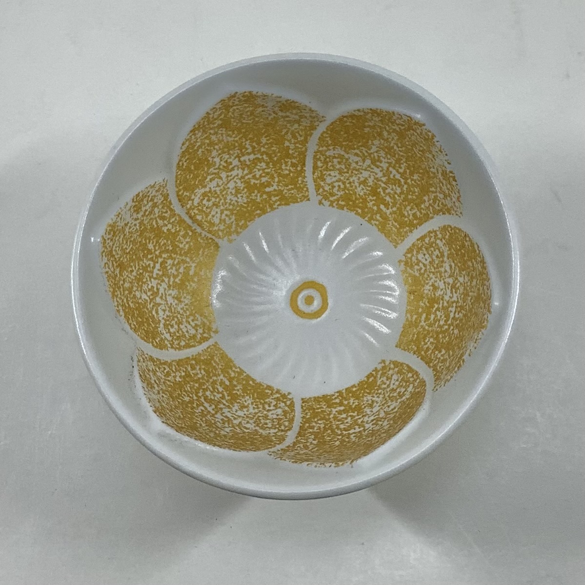 錦金色花彫高台小付　8㎝の画像
