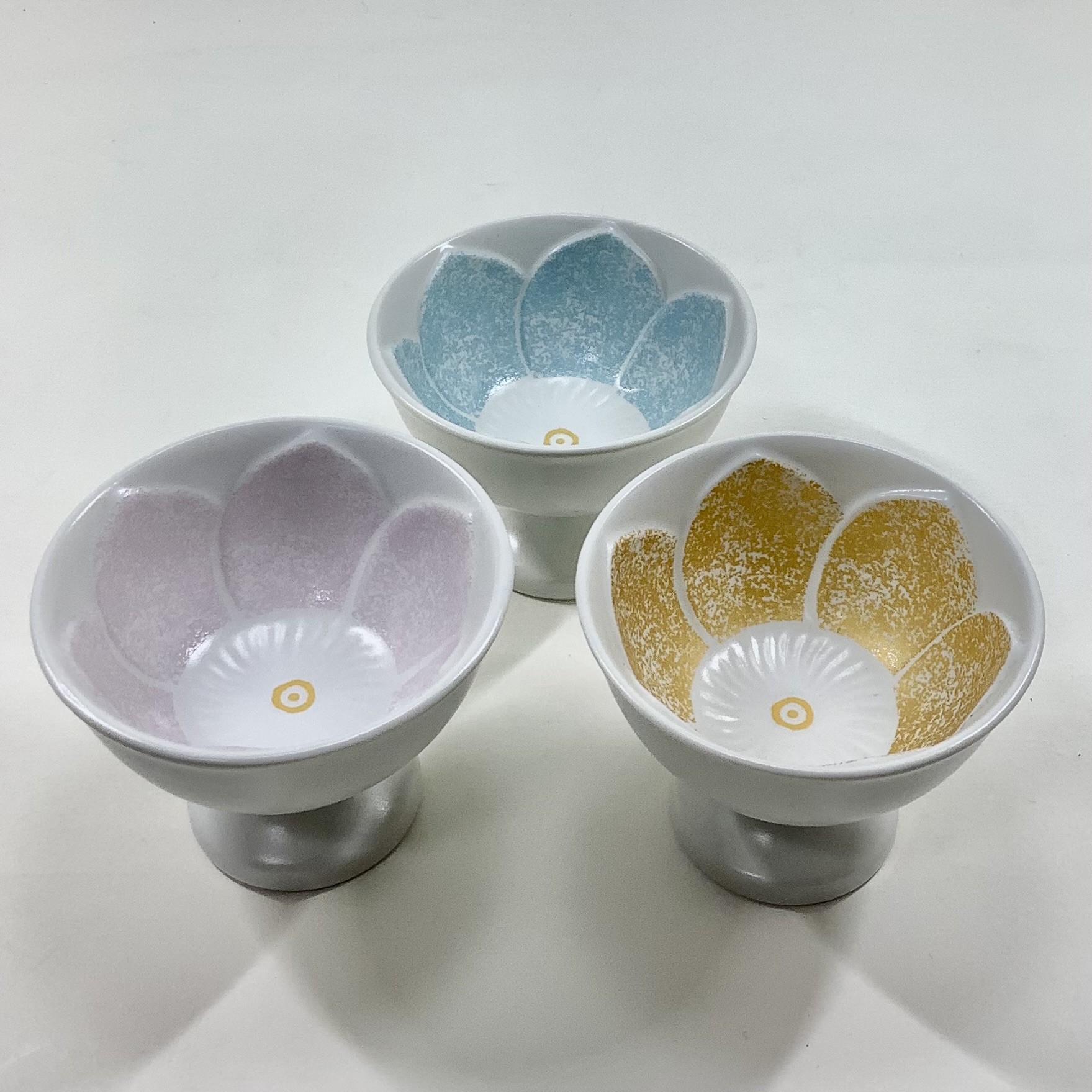 錦薄水花彫高台小付　8㎝の画像