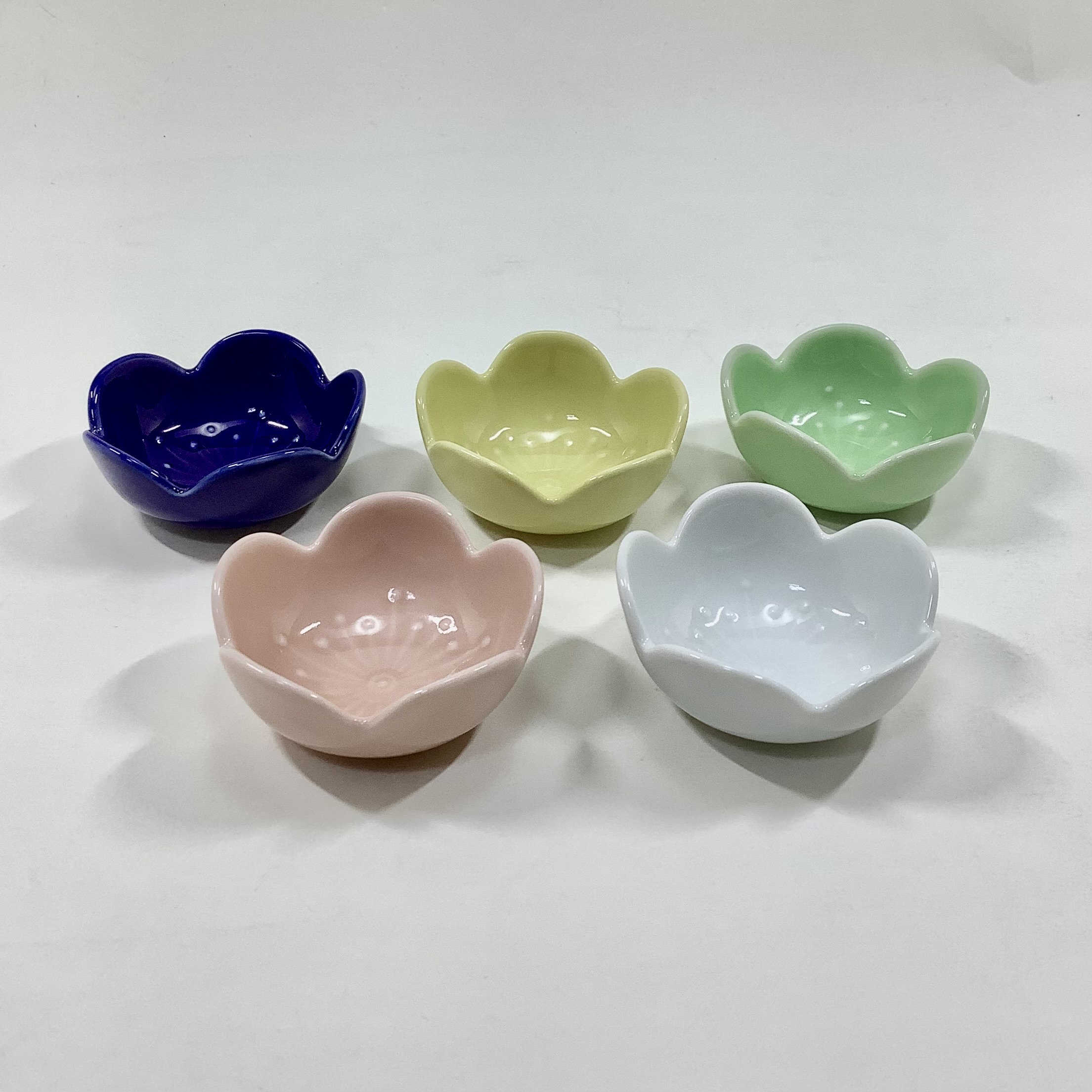 ルリ青梅形小付　5.5㎝の画像