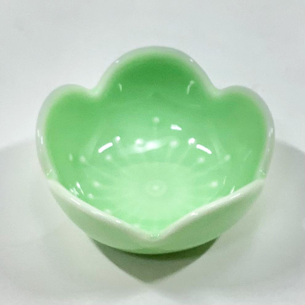 緑釉梅形小付　5.5㎝の画像