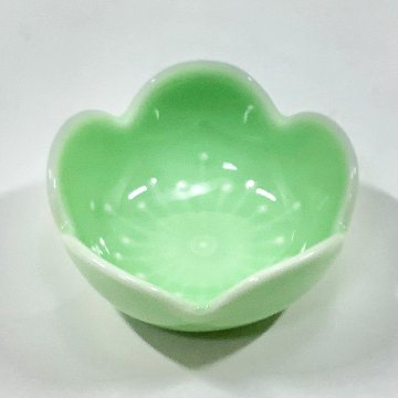 緑釉梅形小付　5.5㎝の画像