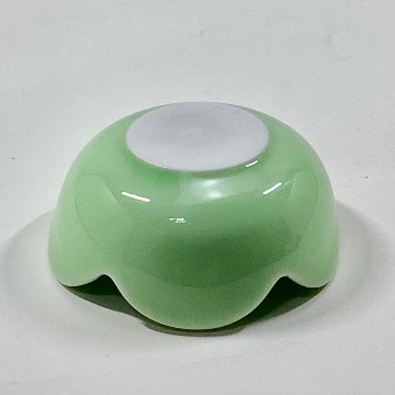 緑釉梅形小付　5.5㎝の画像