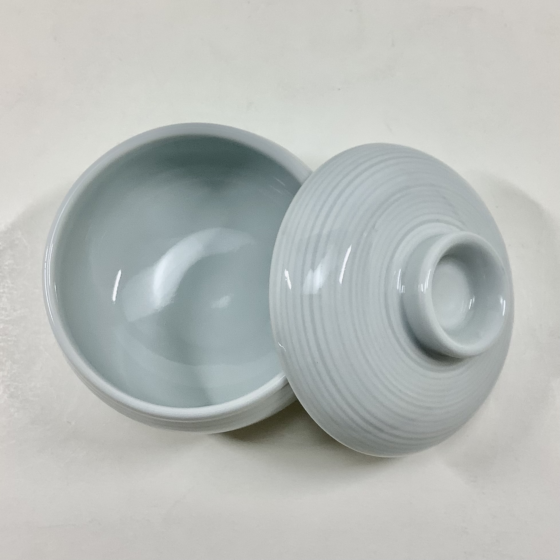 青磁千段鈴型蒸碗　　8.5cmの画像