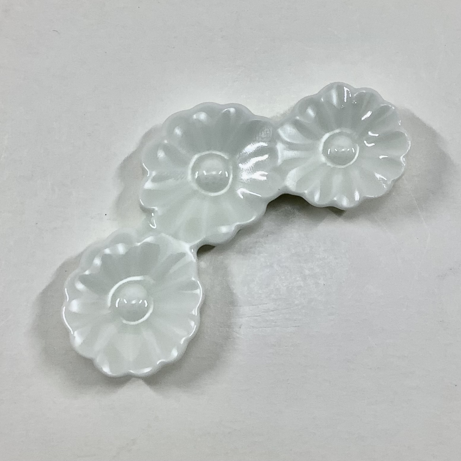 太白菊形箸置の画像