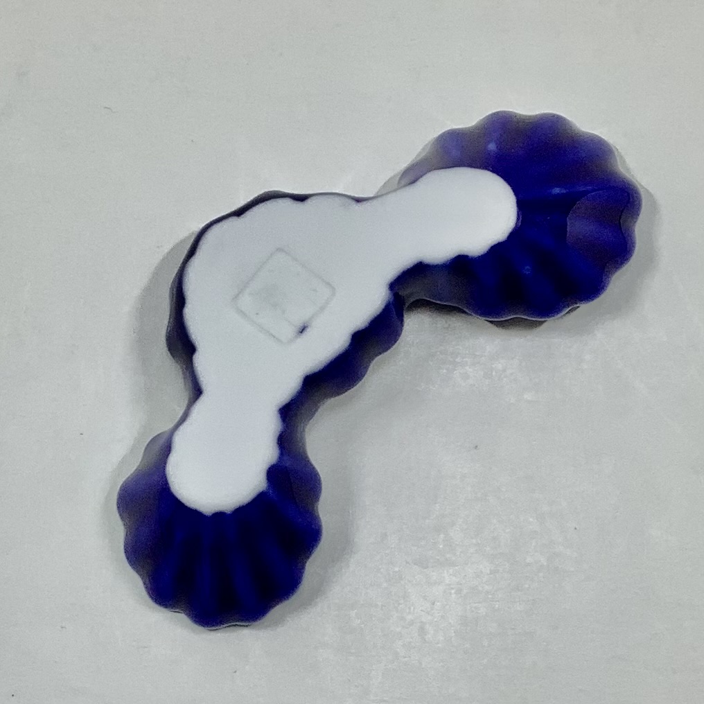 ルリ青菊形箸置の画像