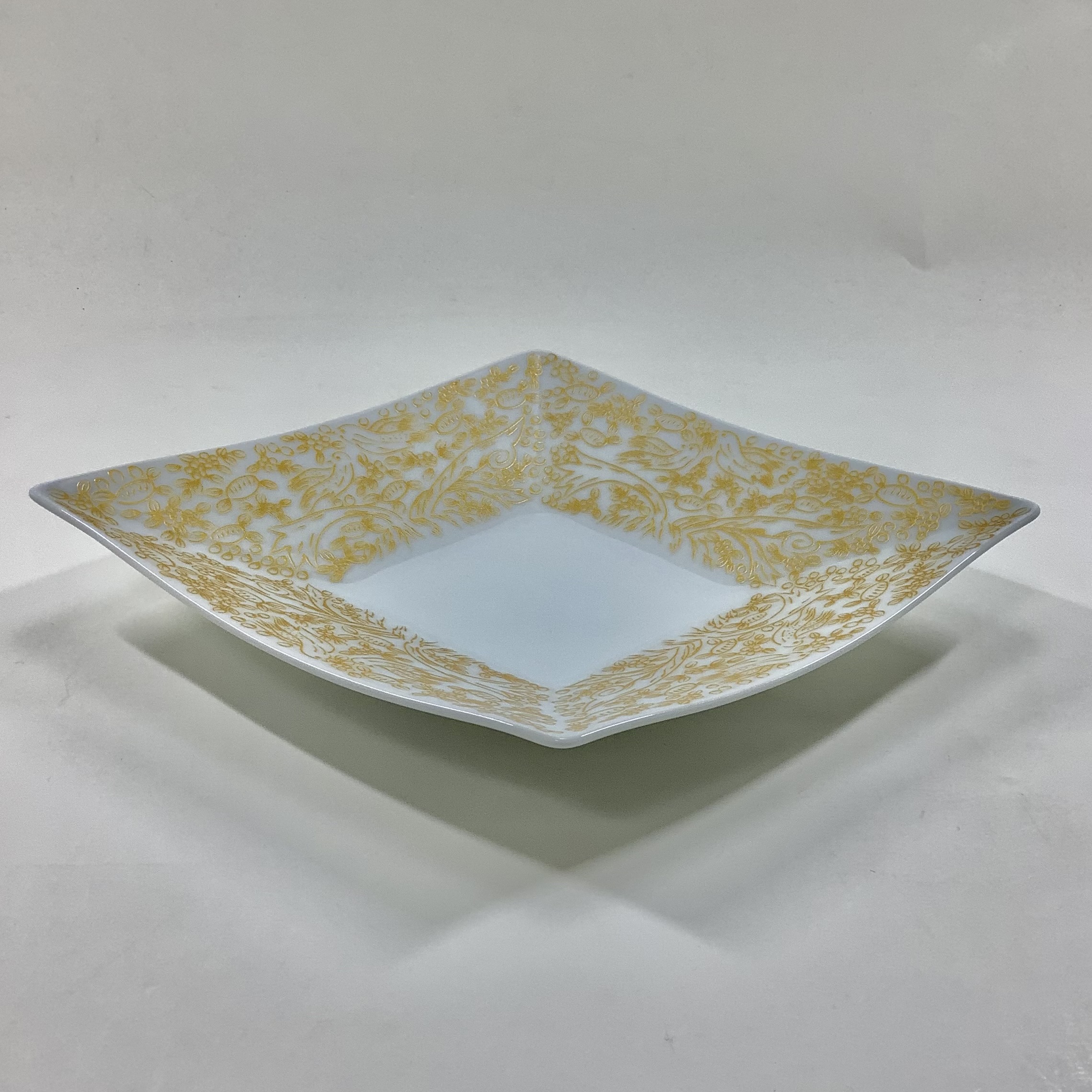 錦白釉金ペルシャ 菱形向付　27㎝の画像