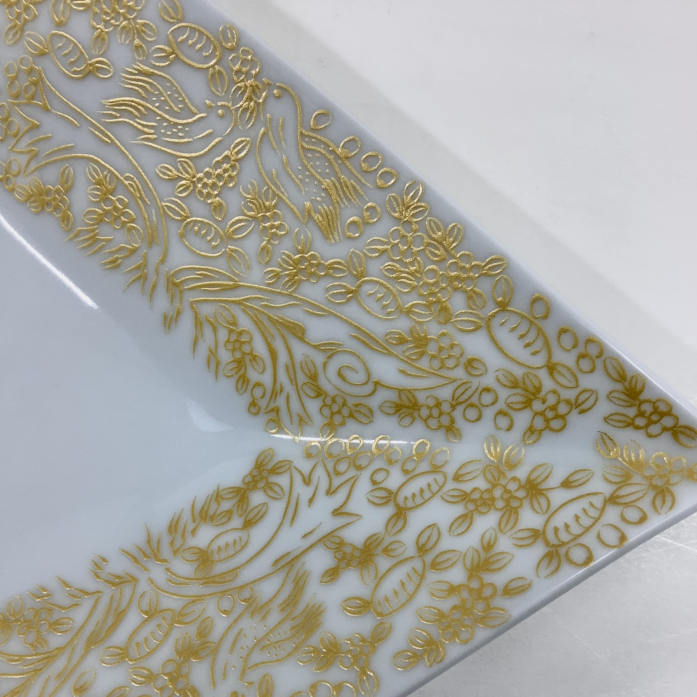 錦白釉金ペルシャ 菱形向付　27㎝の画像