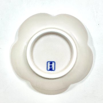 染付薄桜釉赤花糸捻梅形小皿　9㎝の画像