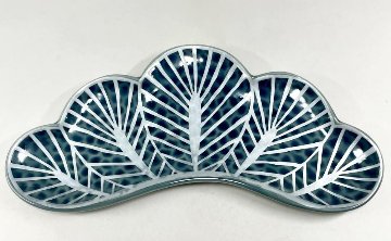 錦青鈍釉銀松葉形前菜皿　25㎝の画像