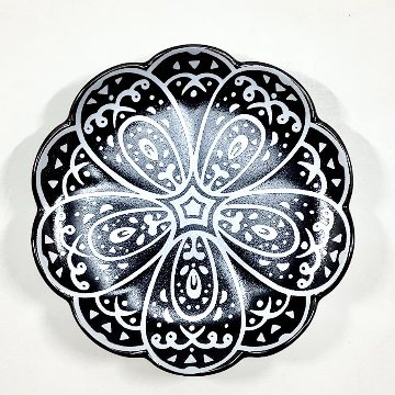 錦黒ﾏｯﾄ銀きらめき八重梅小皿　9㎝の画像