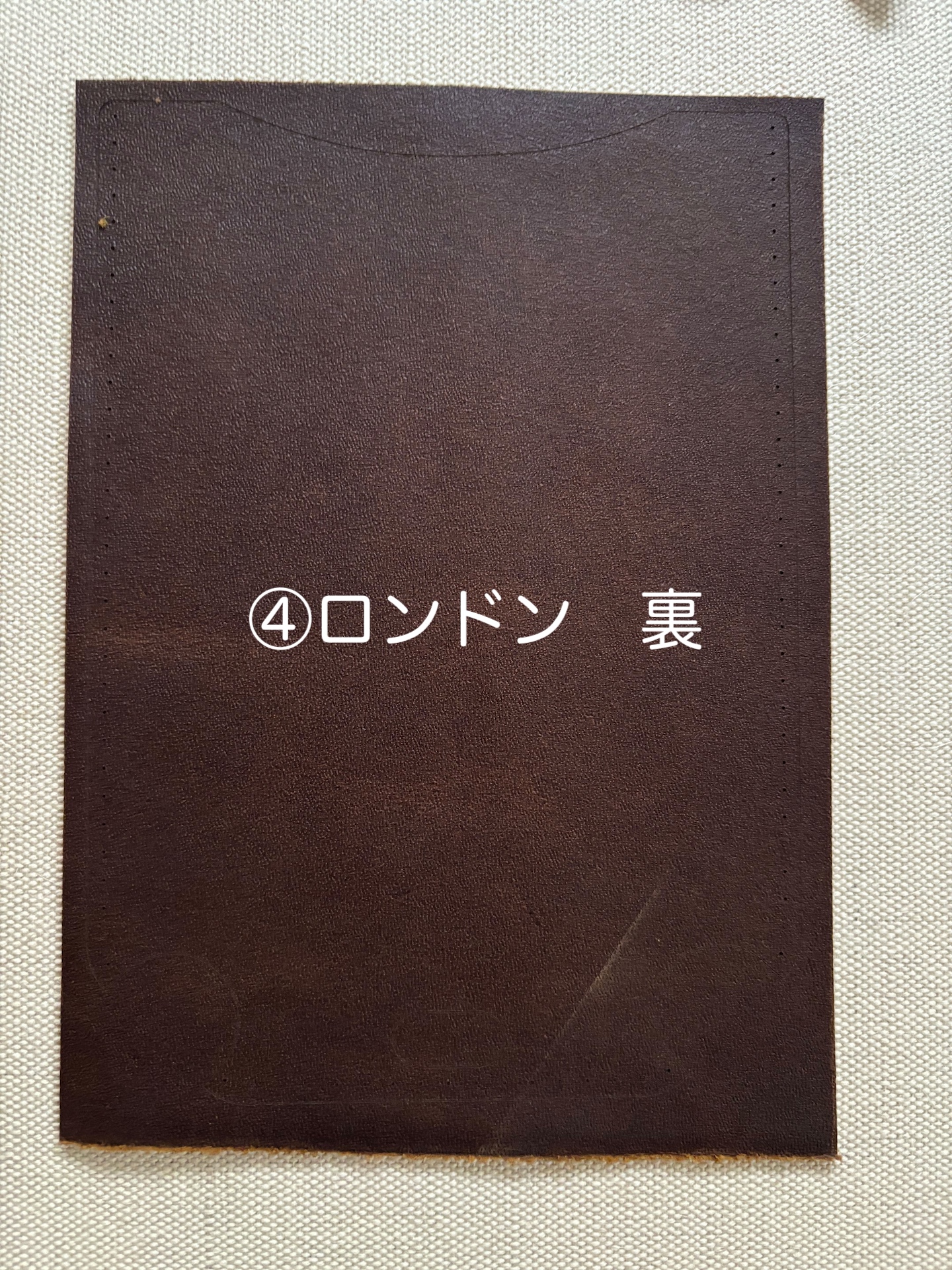 10周年ありがとうセール　レザモキット　手縫い牛本革スマホポーチ「サーラ」糸1本付きの画像