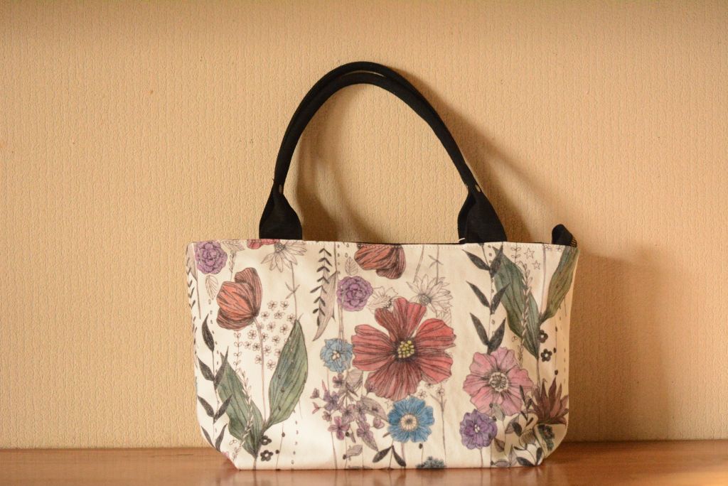 A4 TOTEの画像