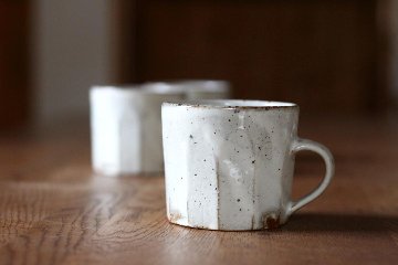 角掛政志　粉引面取マグカップの画像