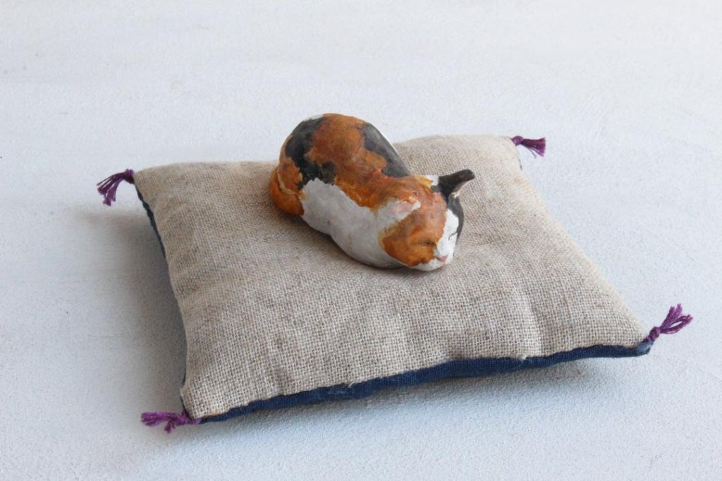 落合篤　木彫り香箱猫の画像