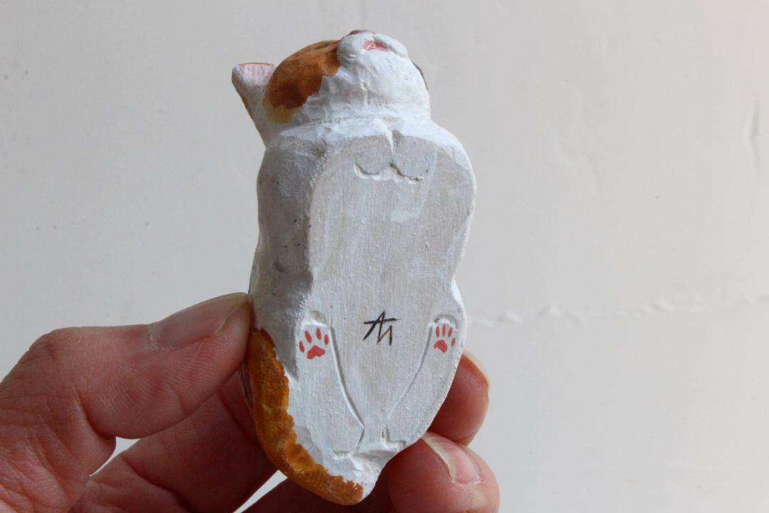 落合篤　木彫り香箱猫画像