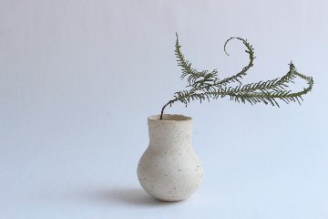 高田かえ　白土花器の画像