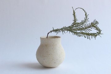 高田かえ　白土花器の画像