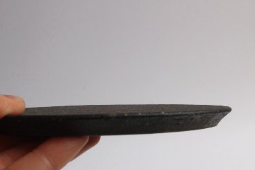 角掛政志　黒　フラット皿（14ｃｍ）の画像