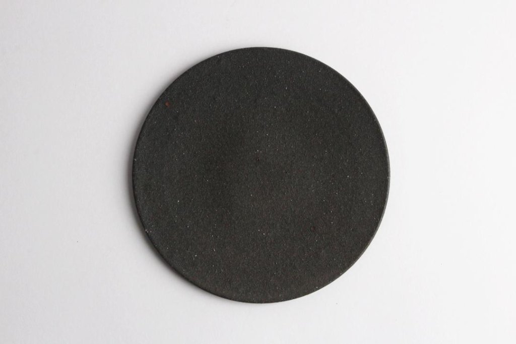 角掛政志　黒　フラット皿（23ｃｍ）の画像