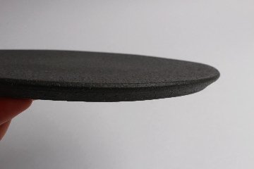 角掛政志　黒　フラット皿（23ｃｍ）の画像