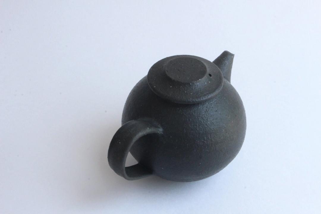 角掛政志　黒ポットの画像