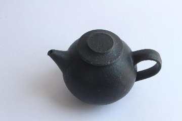角掛政志　黒ポットの画像