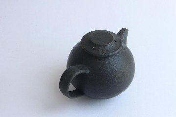 角掛政志　黒ポットの画像