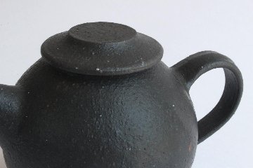 角掛政志　黒ポットの画像