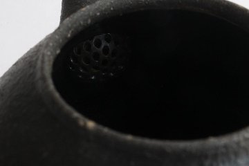 角掛政志　黒ポットの画像