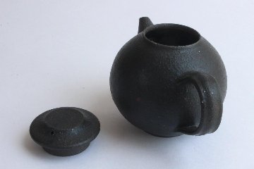 角掛政志　黒ポットの画像