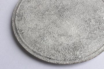 Kalonji　銀彩丸平皿の画像