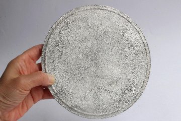 Kalonji　銀彩丸平皿の画像