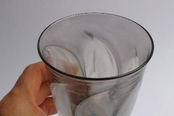 早崎志保　花模様のジュースグラスの画像