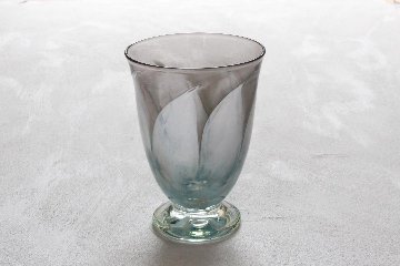 早崎志保　花模様のジュースグラスの画像