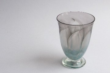 早崎志保　花模様のジュースグラスの画像