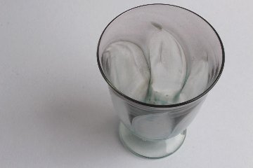 早崎志保　花模様のジュースグラスの画像
