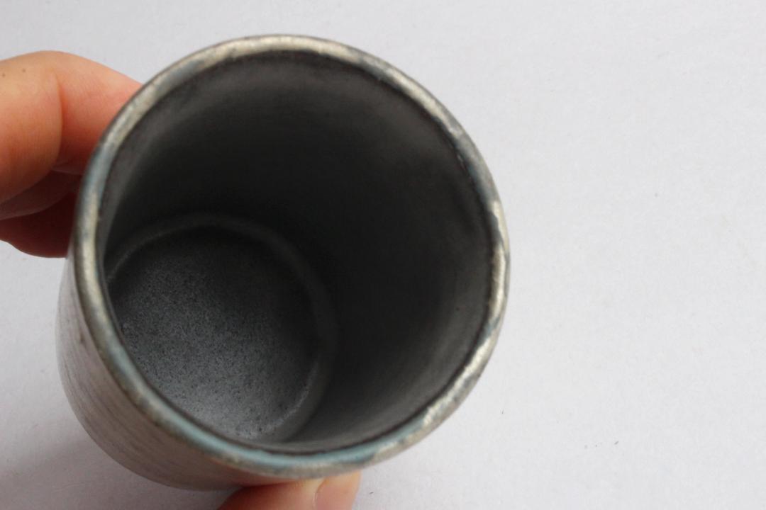 片瀬和宏　鋳込み　筒湯呑　銀の画像