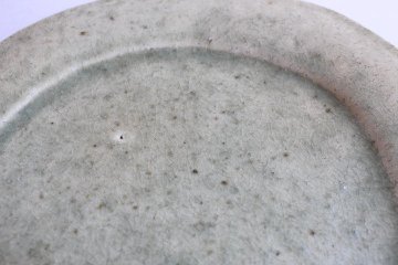 内田ゆみこ　丸プレート　灰釉の画像