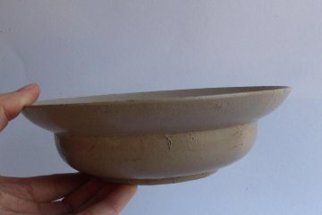 向こう山、わたしたちの影の粒々。　漆のリム皿の画像