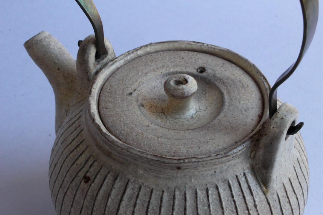 鈴木　進　粉引線紋急須（金具取手）の画像